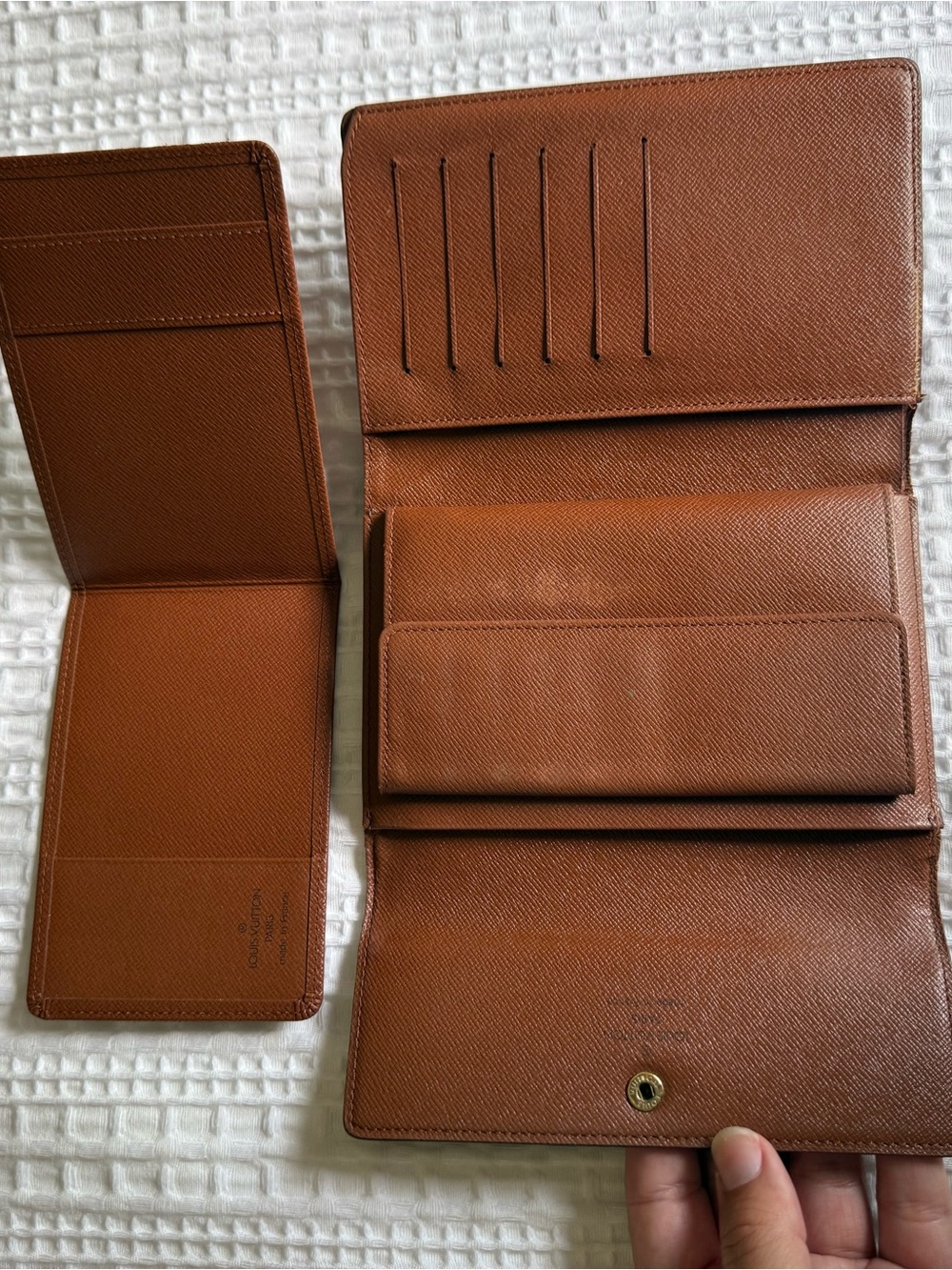Large Louis Vuitton Wallet - Picture 5 of 14